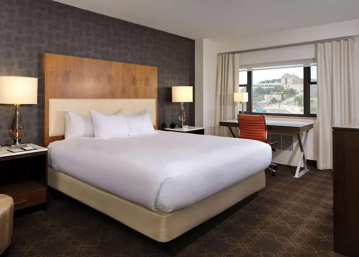 Doubletree By Hilton Hotel & Suites Pittsburgh Downtown